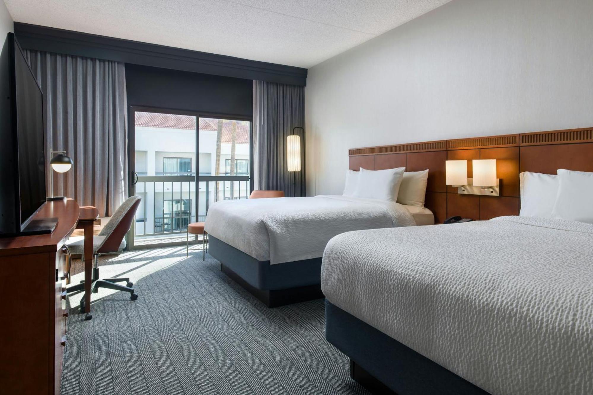 Courtyard By Marriott Phoenix North Экстерьер фото