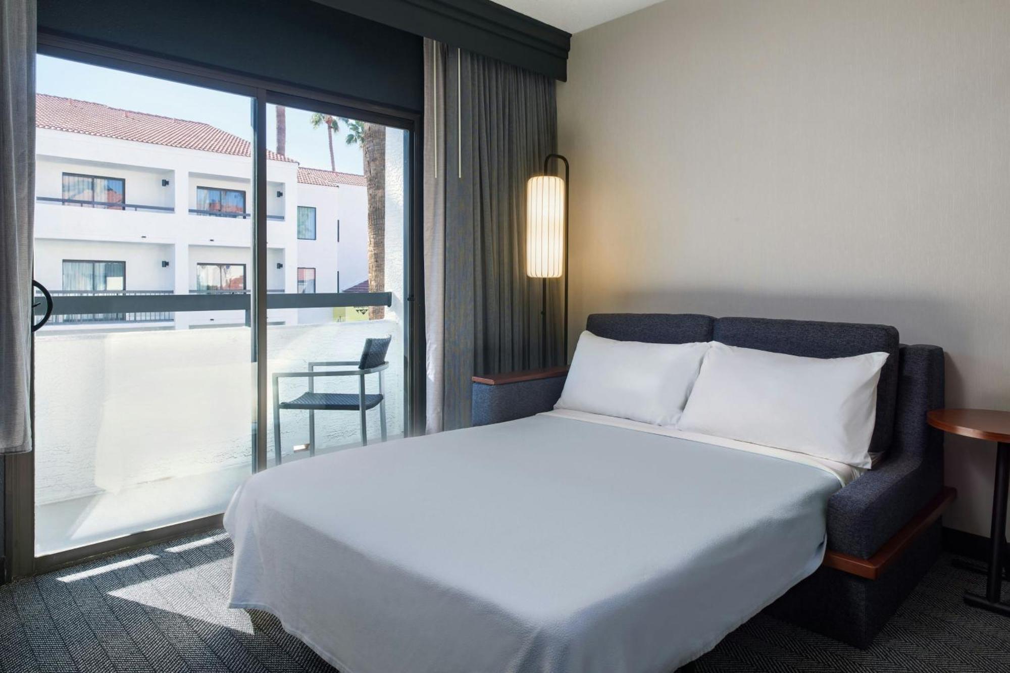 Courtyard By Marriott Phoenix North Экстерьер фото